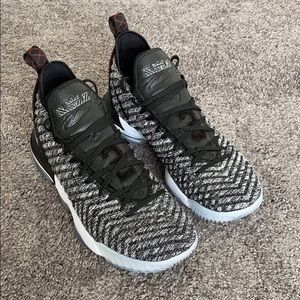 LeBron 16 Oreos